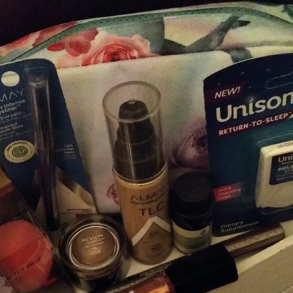 You're Perfect $75 Clean Beauty Bundle including NEW cosmetic Bag & 12+ items - Picture 5 of 5